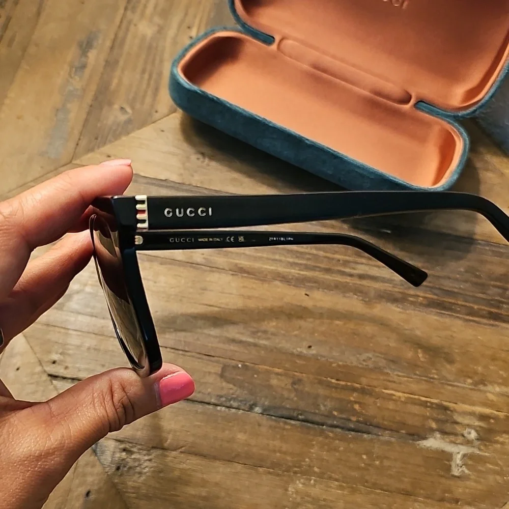 Gucci Black Oversized Sunglasses - Picture 3 of 4